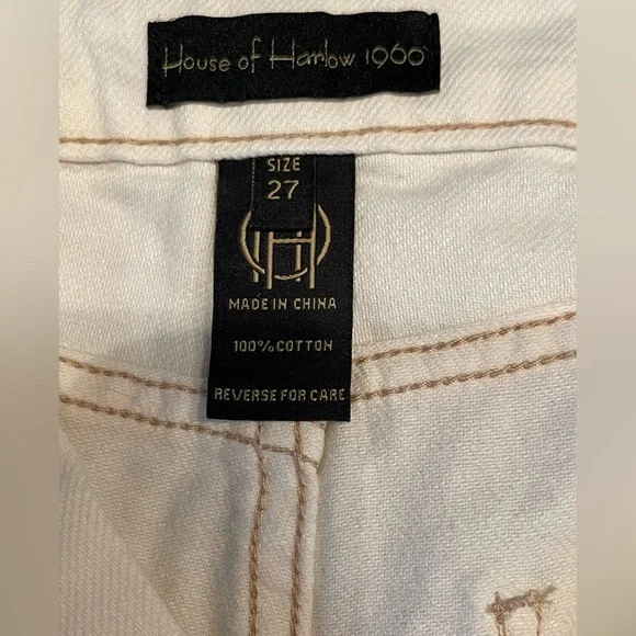 🔥NWT House of Harlow ivory distressed jean shorts. Size 27 - stylish shorts! - Picture 3 of 8